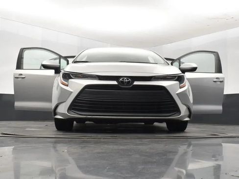 Used 2023 Toyota Corolla LE FWD image 11