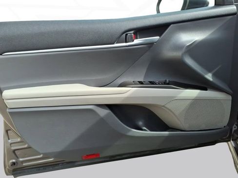 Used 2023 Toyota Camry SE image 10