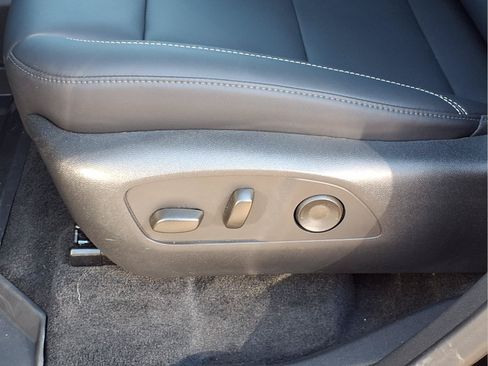 Used 2026 GMC Acadia Elevation w/ Elevation Premium Package FWD image 19