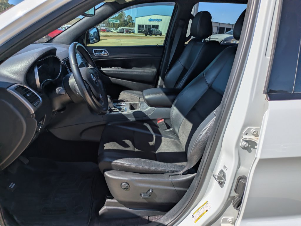 Used 2019 Jeep Grand Cherokee Altitude RWD image 4