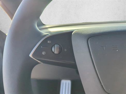 Used 2026 Tesla Model Y 2WD image 13