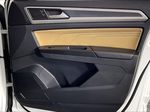 Used 2020 Volkswagen Atlas Cross Sport SEL R-Line image 21