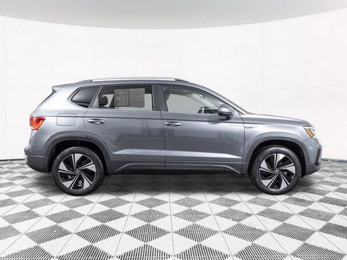 Used 2024 Volkswagen Taos SE w/ Panoramic Sunroof Package AWD/4WD image 20