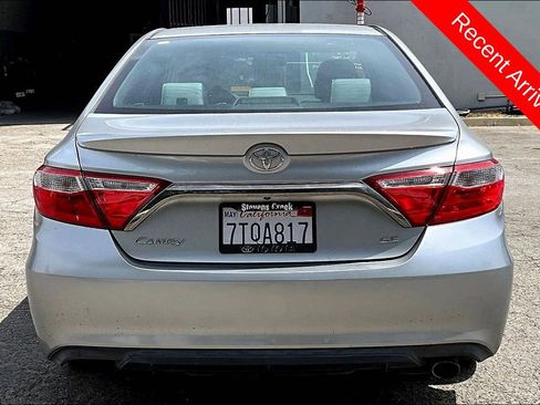 Used 2016 Toyota Camry SE image 5