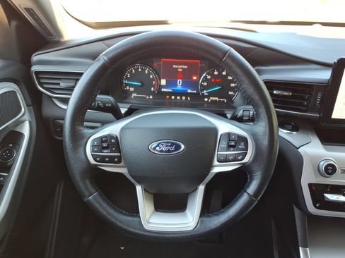 Used 2022 Ford Explorer XLT w/ Equipment Group 202A AWD/4WD image 22