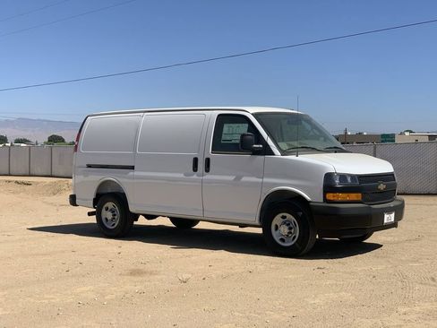 New 2026 Chevrolet Express 2500 RWD image 3