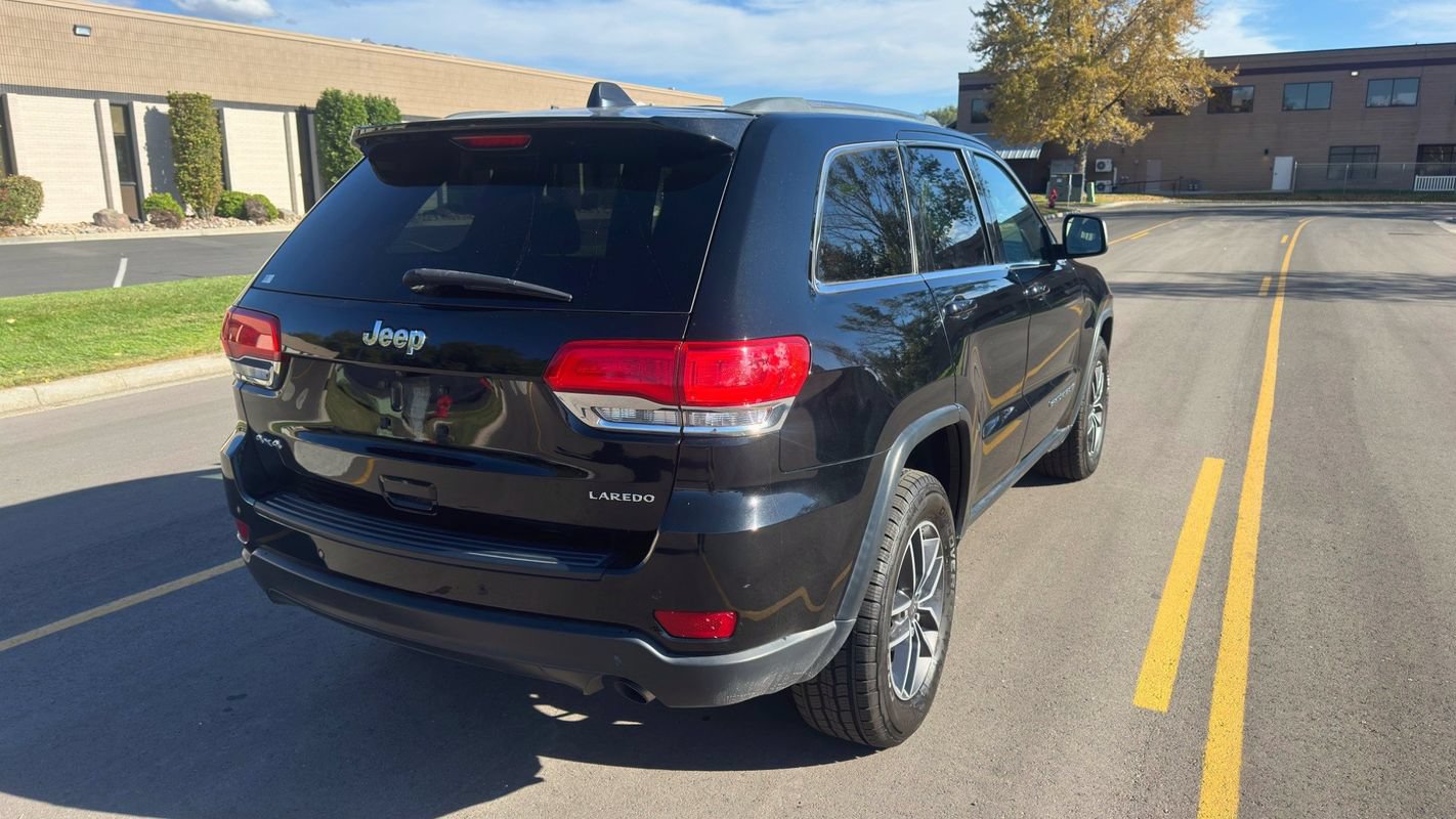 Used 2019 Jeep Grand Cherokee Laredo w/ 18" Wheel & 8.4" Radio Group AWD/4WD image 5