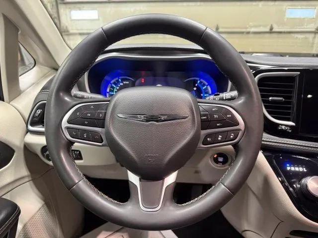 Used 2022 Chrysler Pacifica Touring-L FWD image 13