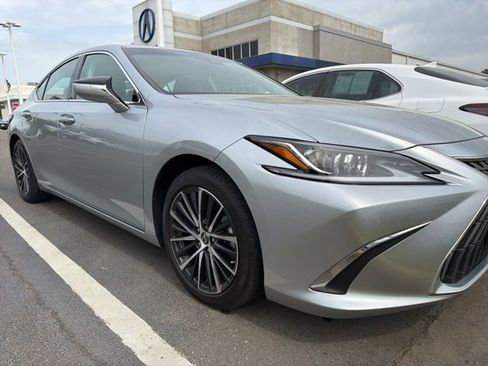 Used 2024 Lexus ES 350 w/ Premium Package image 3