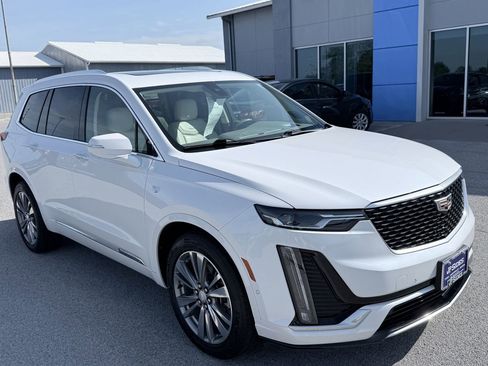 Used 2021 Cadillac XT6 Premium Luxury FWD image 2