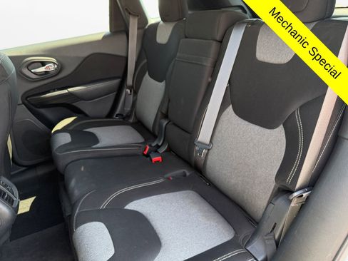 Used 2014 Jeep Cherokee Latitude w/ Comfort/Convenience Group AWD/4WD image 13