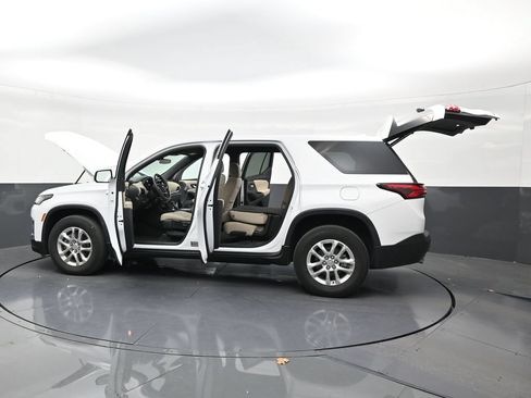 Used 2023 Chevrolet Traverse LS FWD image 29