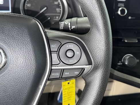 Used 2021 Toyota Camry LE image 19