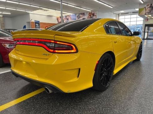 Used 2017 Dodge Charger SRT w/ Harman/Kardon Audio Group RWD image 8