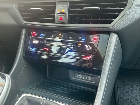 Used 2025 Volkswagen Jetta SEL image 17