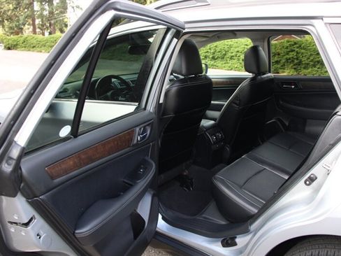 Used 2016 Subaru Outback 3.6R Limited AWD/4WD image 16