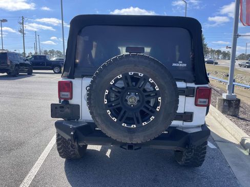 Used 2015 Jeep Wrangler Unlimited Sport w/ Connectivity Group image 4