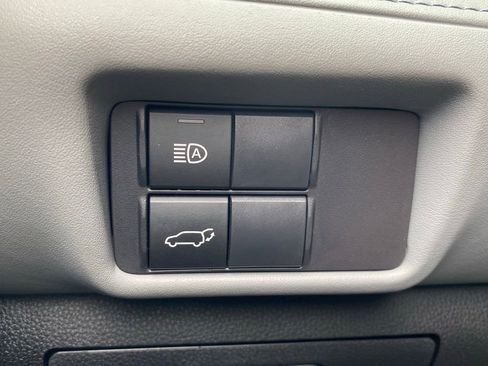 Used 2022 Toyota Highlander XLE FWD image 28