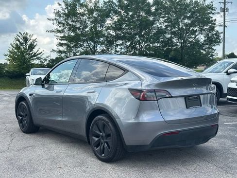 Used 2024 Tesla Model Y Long Range RWD image 5