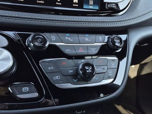 New 2026 Chrysler Pacifica Select image 23