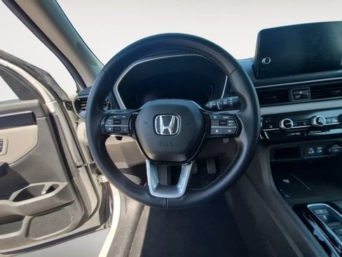 Used 2025 Honda Pilot EX-L image 12