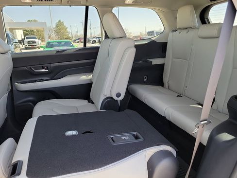 Used 2025 Toyota Grand Highlander AWD image 8