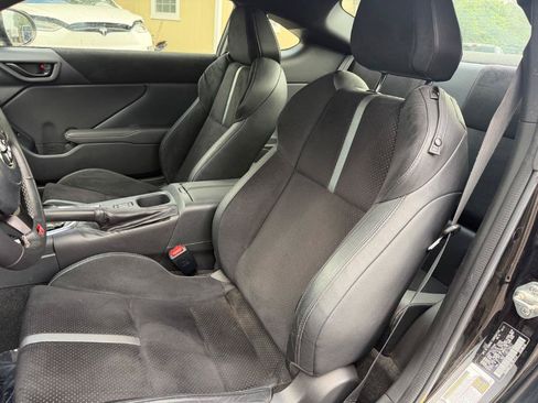 Used 2022 Toyota GR86 Premium RWD image 10