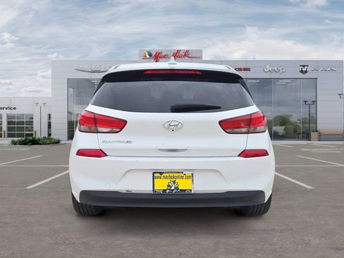 Used 2018 Hyundai Elantra GT FWD image 4