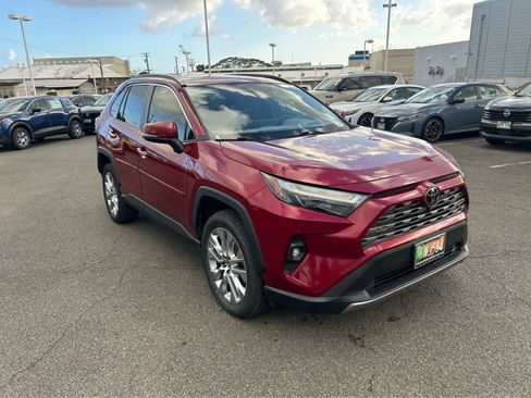 Used 2022 Toyota RAV4 Limited FWD image 2
