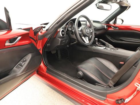 Used 2019 MAZDA MX-5 Miata Grand Touring image 14