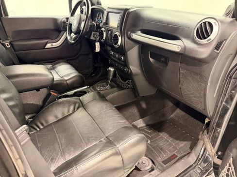 Used 2012 Jeep Wrangler Unlimited Sahara w/ Connectivity Group AWD/4WD image 19