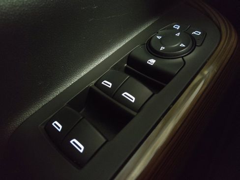 Used 2019 GMC Acadia SLE FWD image 27