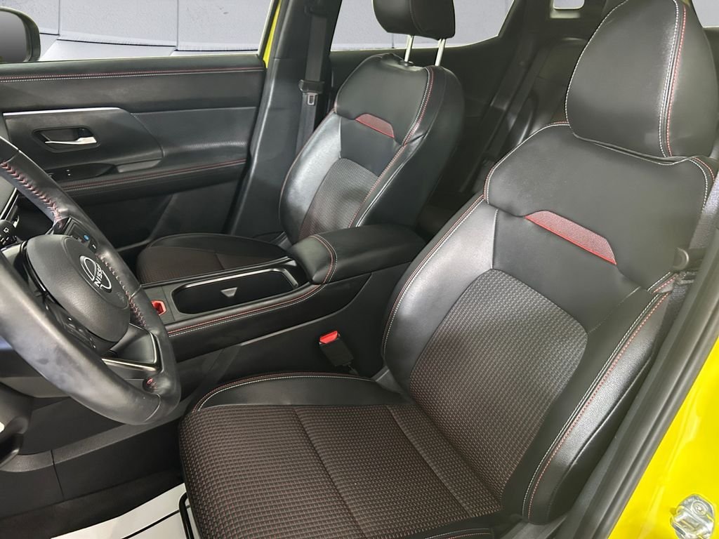 Used 2025 Nissan Kicks SR FWD image 8