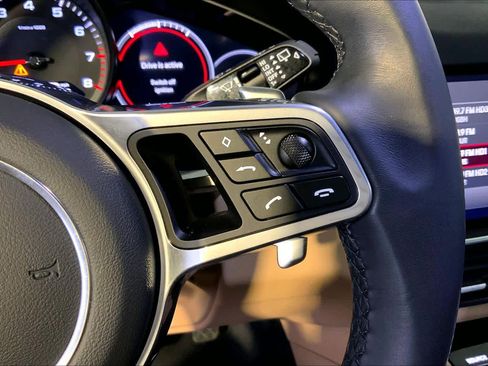 Used 2023 Porsche Cayenne image 28