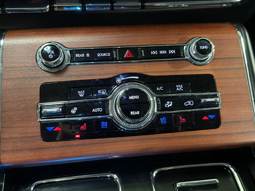Used 2023 Lincoln Aviator Reserve w/ Elements Package Plus AWD/4WD image 17