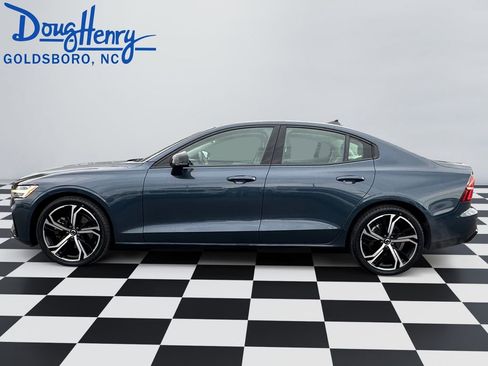 Used 2024 Volvo S60 B5 Core image 2