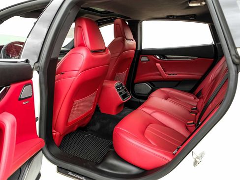 Used 2018 Maserati Quattroporte S GranSport Q4 AWD/4WD image 38
