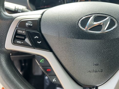 Used 2014 Hyundai Veloster FWD image 25