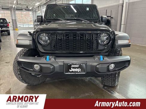 Used 2024 Jeep Wrangler Willys image 2
