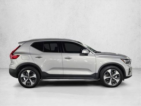 Used 2023 Volvo XC40 B5 Plus w/ Protection Package Premier image 4