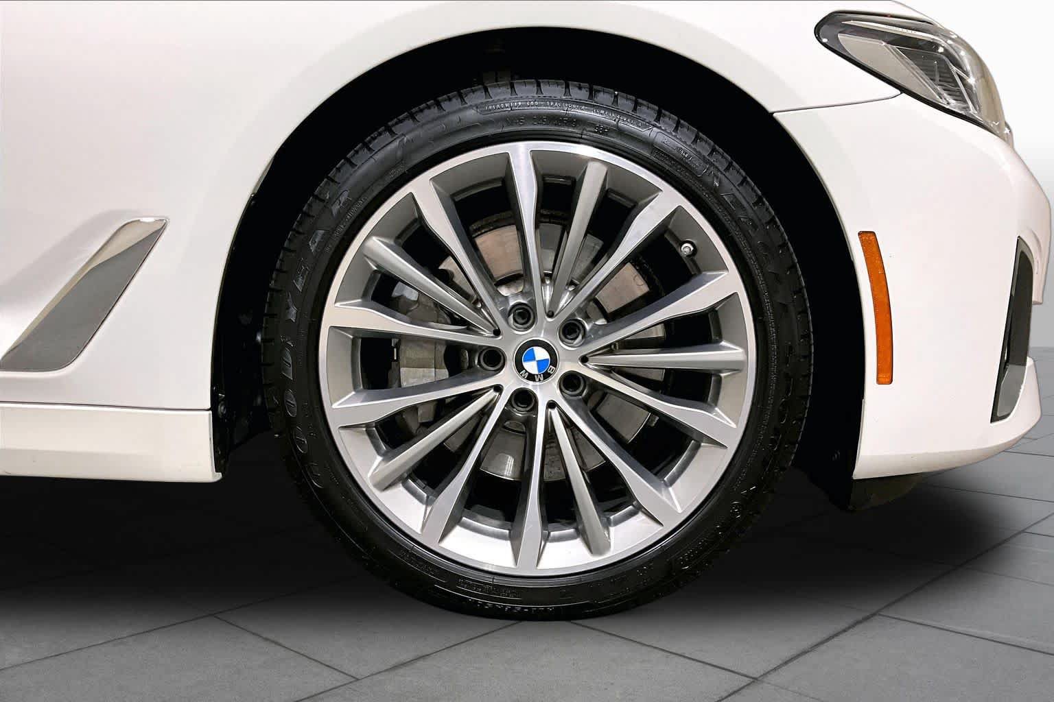 Used 2023 BMW 530i xDrive w/ Premium Package AWD/4WD image 10
