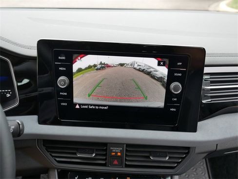 Certified 2025 Volkswagen Jetta SE image 29