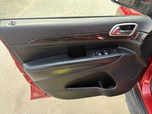 Used 2011 Jeep Grand Cherokee Laredo AWD/4WD image 13