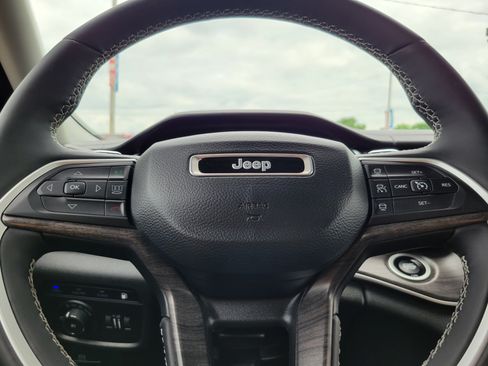 Used 2022 Jeep Grand Cherokee Limited 4xe AWD/4WD image 9