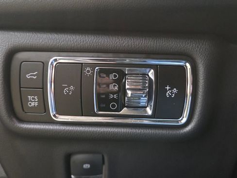 Used 2023 Lincoln Nautilus AWD image 11