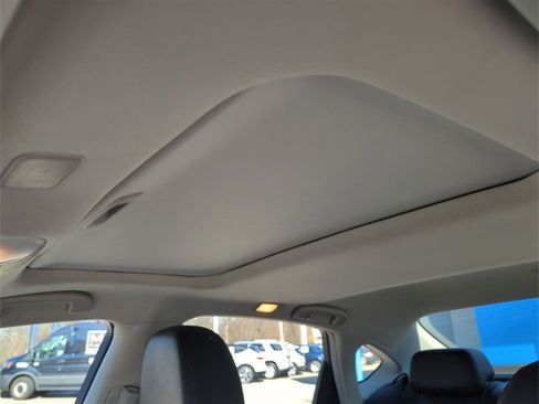 Used 2018 INFINITI Q70 Luxe image 19