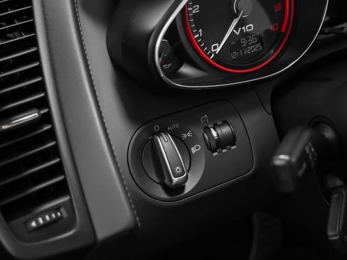 Used 2011 Audi R8 V10 image 39