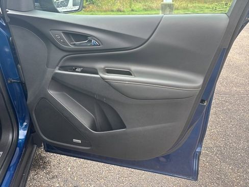Used 2023 Chevrolet Equinox Premier image 18