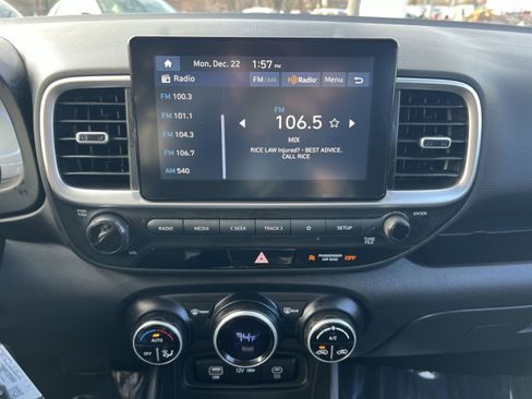 Used 2023 Hyundai Venue SEL w/ Cargo Package image 17