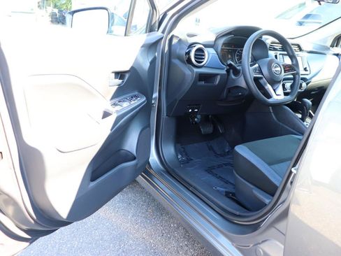 Used 2025 Nissan Versa SV FWD image 10